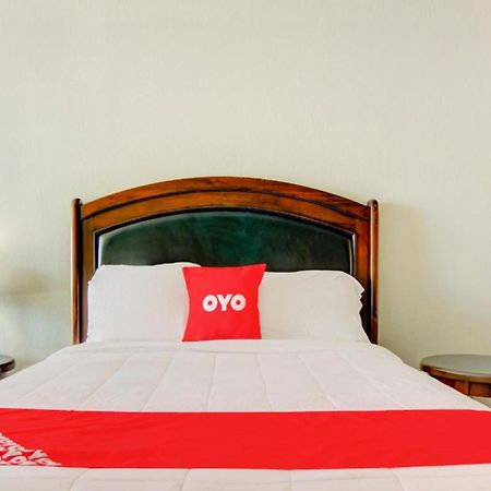 Oyo Hotel Dundee By Crystal Lake Bagian luar foto