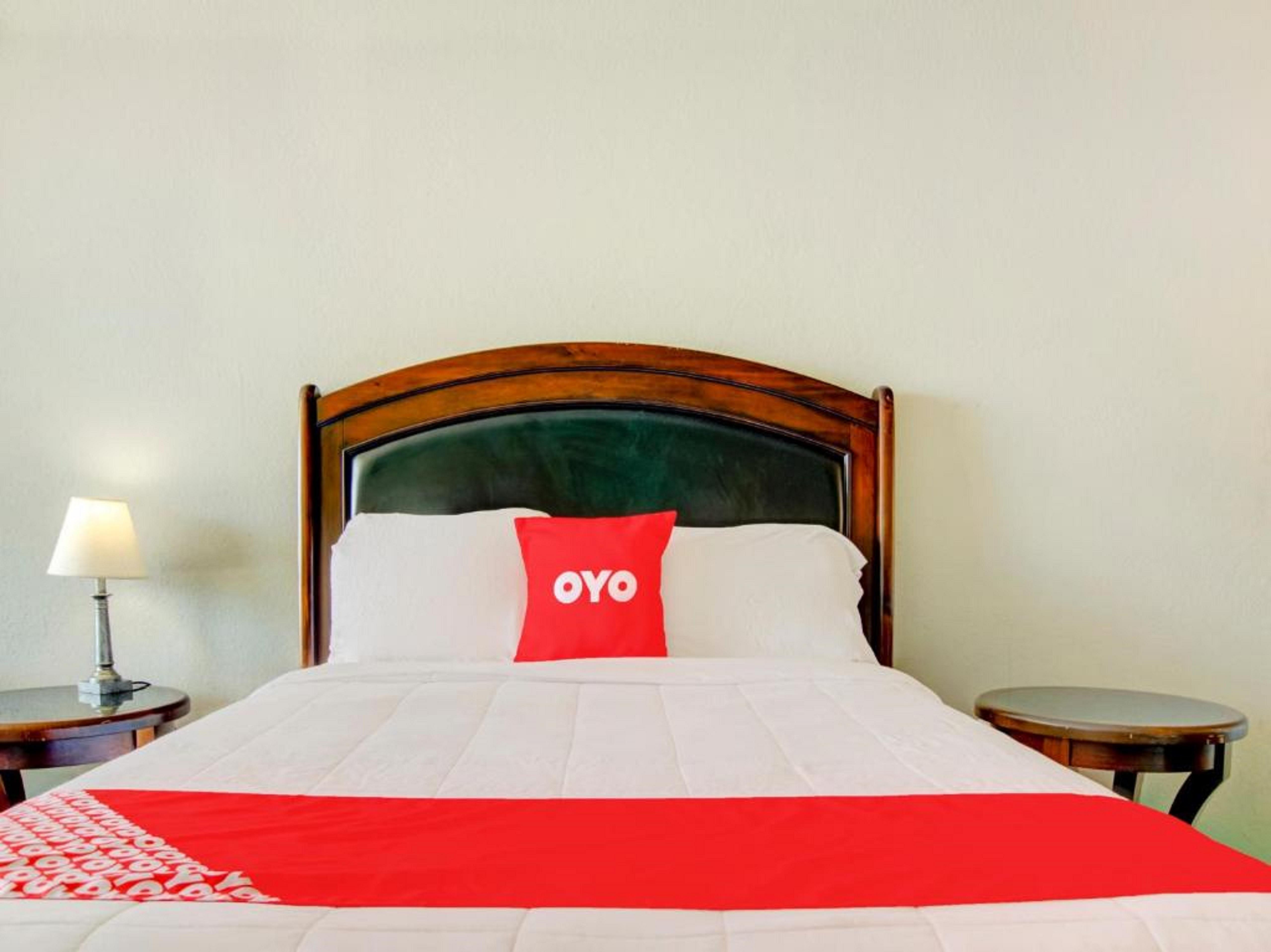 Oyo Hotel Dundee By Crystal Lake Bagian luar foto