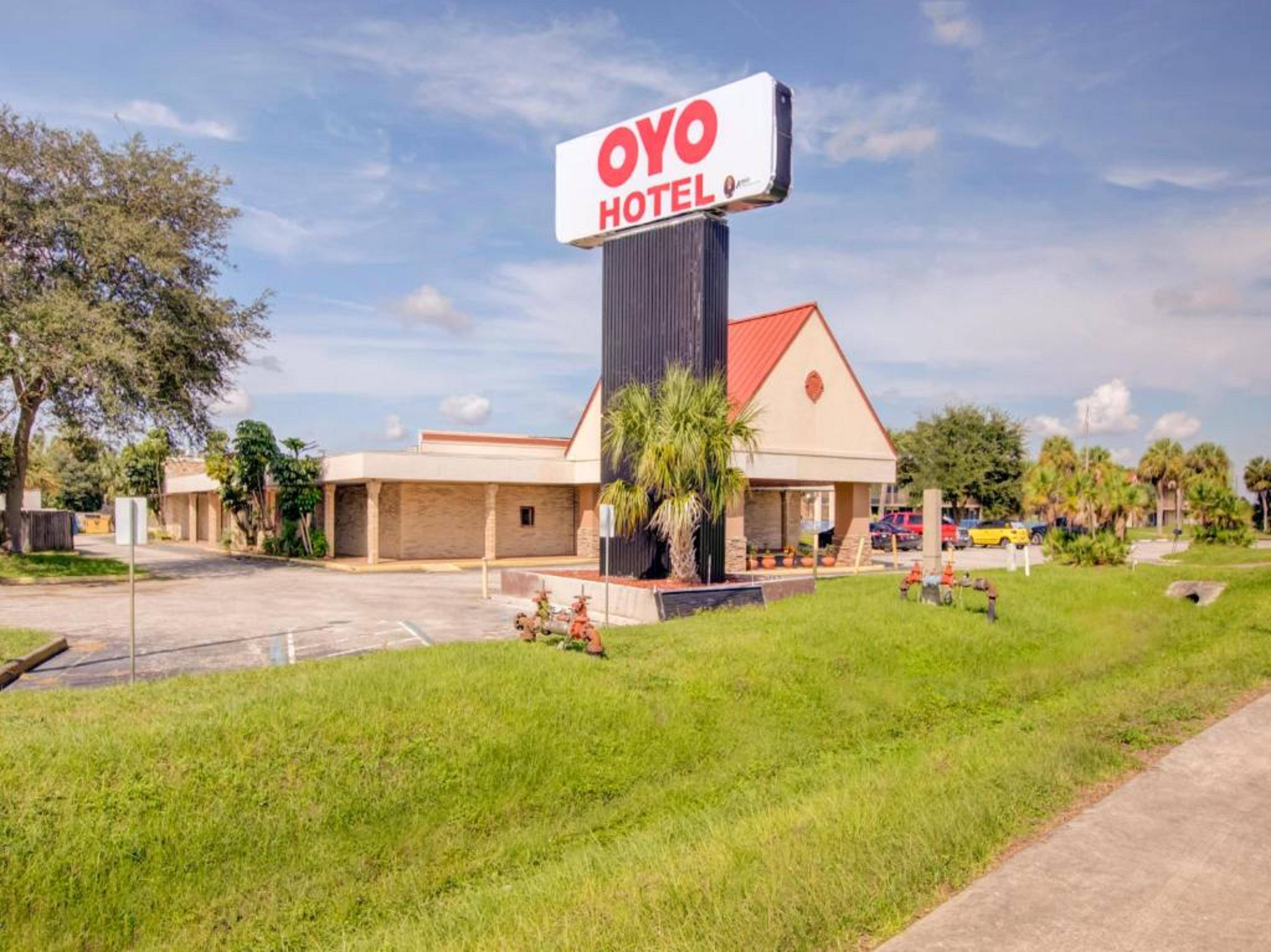 Oyo Hotel Dundee By Crystal Lake Bagian luar foto