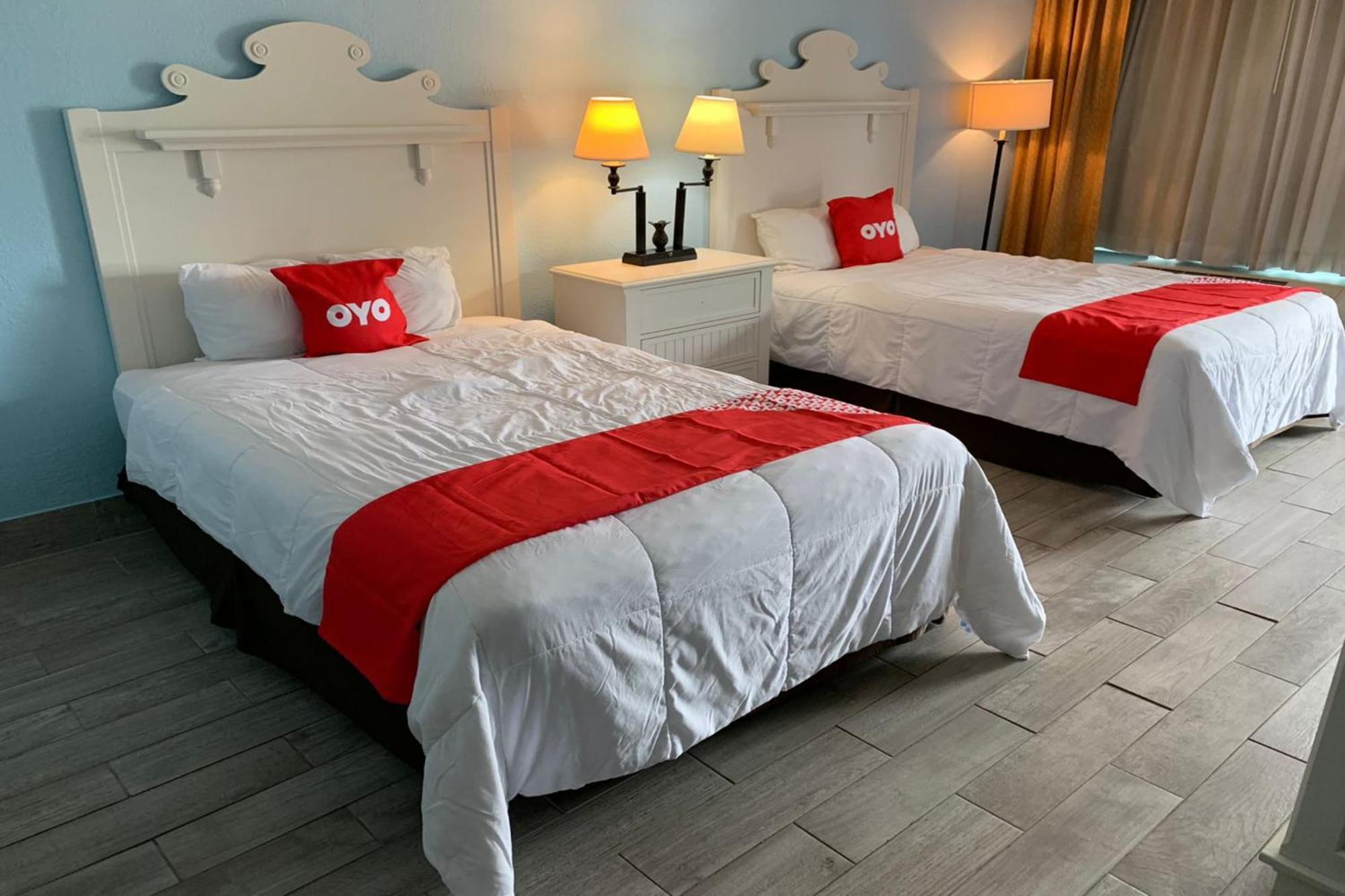 Oyo Hotel Dundee By Crystal Lake Bagian luar foto