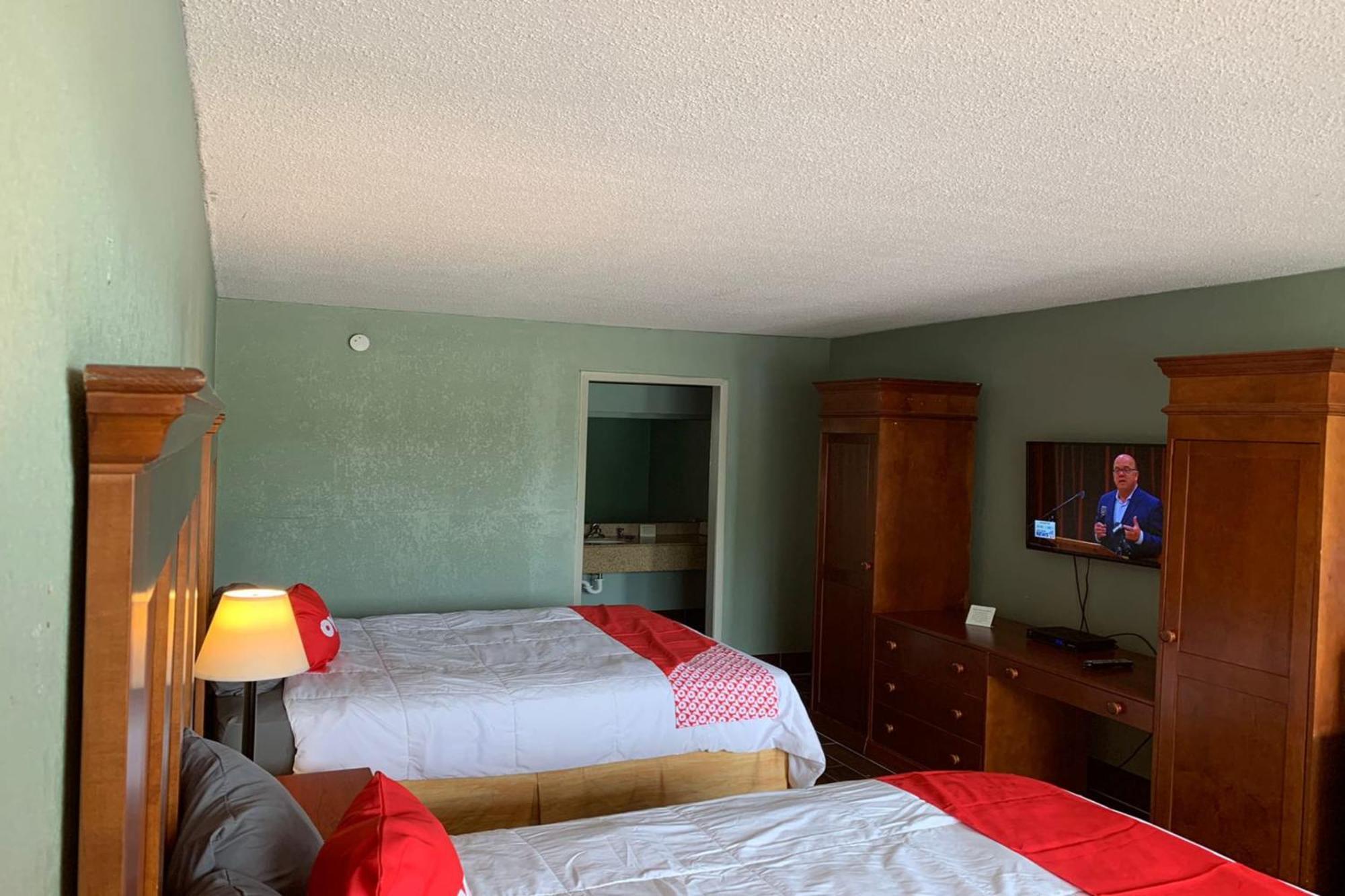 Oyo Hotel Dundee By Crystal Lake Bagian luar foto