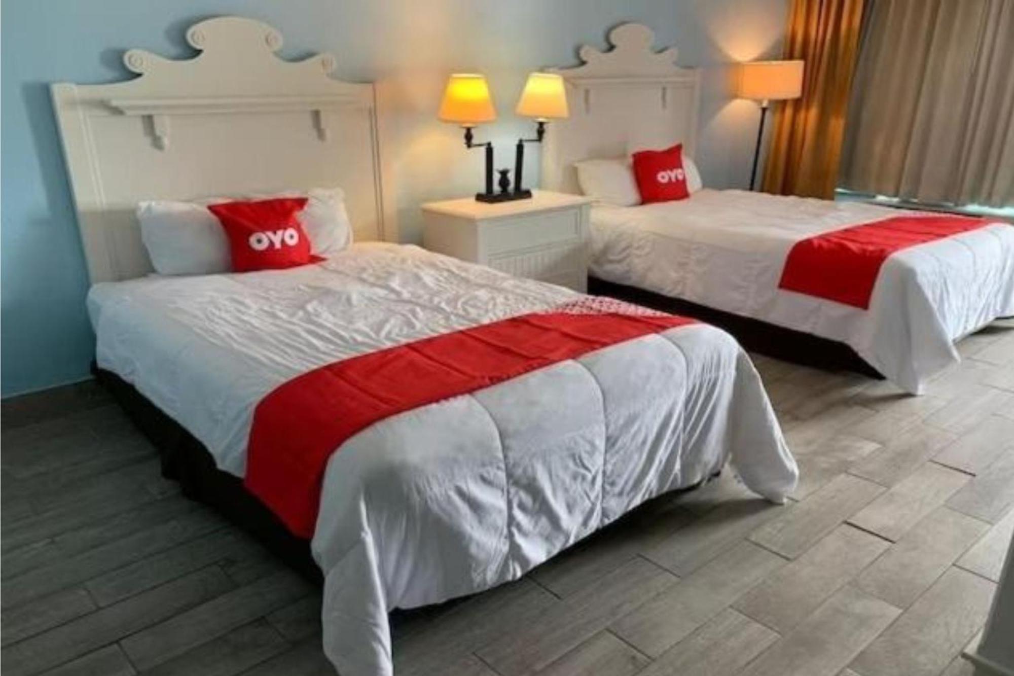 Oyo Hotel Dundee By Crystal Lake Bagian luar foto