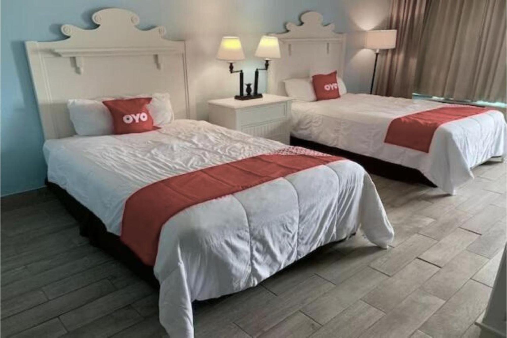 Oyo Hotel Dundee By Crystal Lake Bagian luar foto